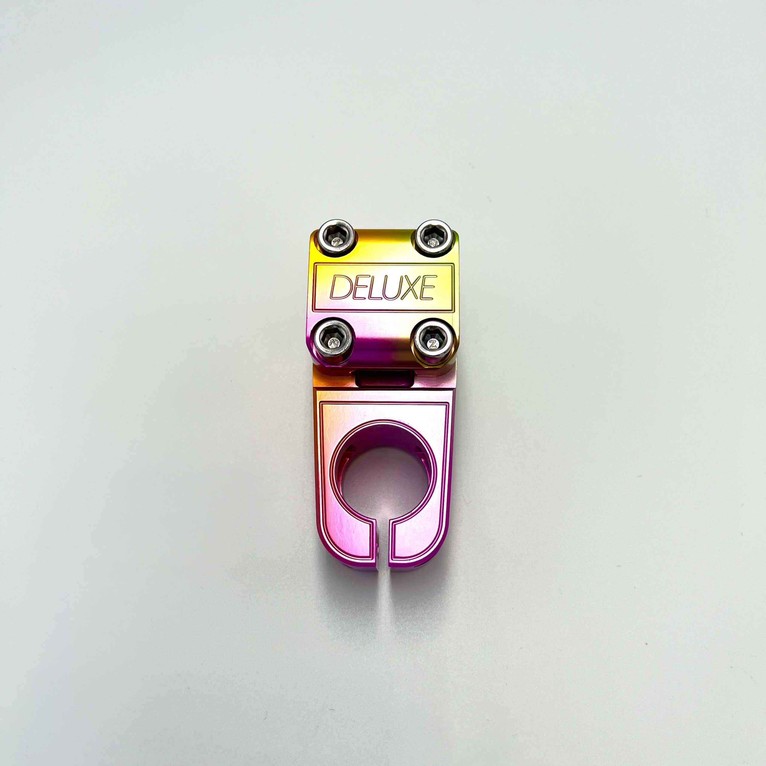 3色のグラデーションアルマイト 有限会社電研アルマイト